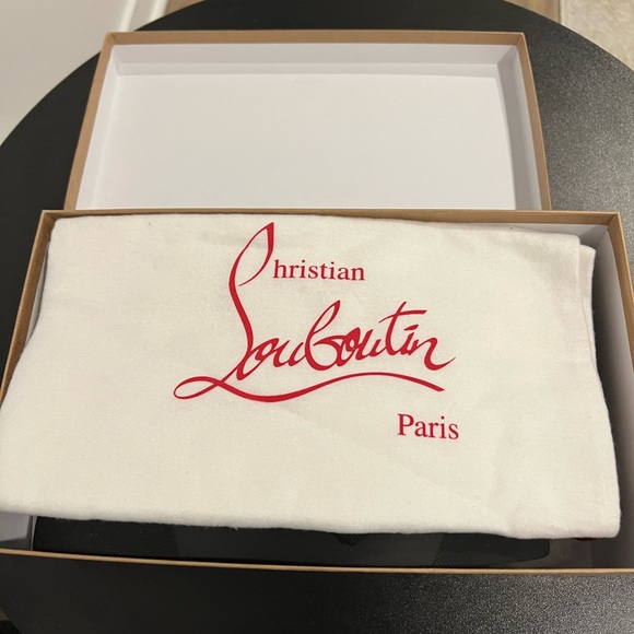 Christian Louboutin Vieira Flat in black size 8.5 - Picture 5 of 11